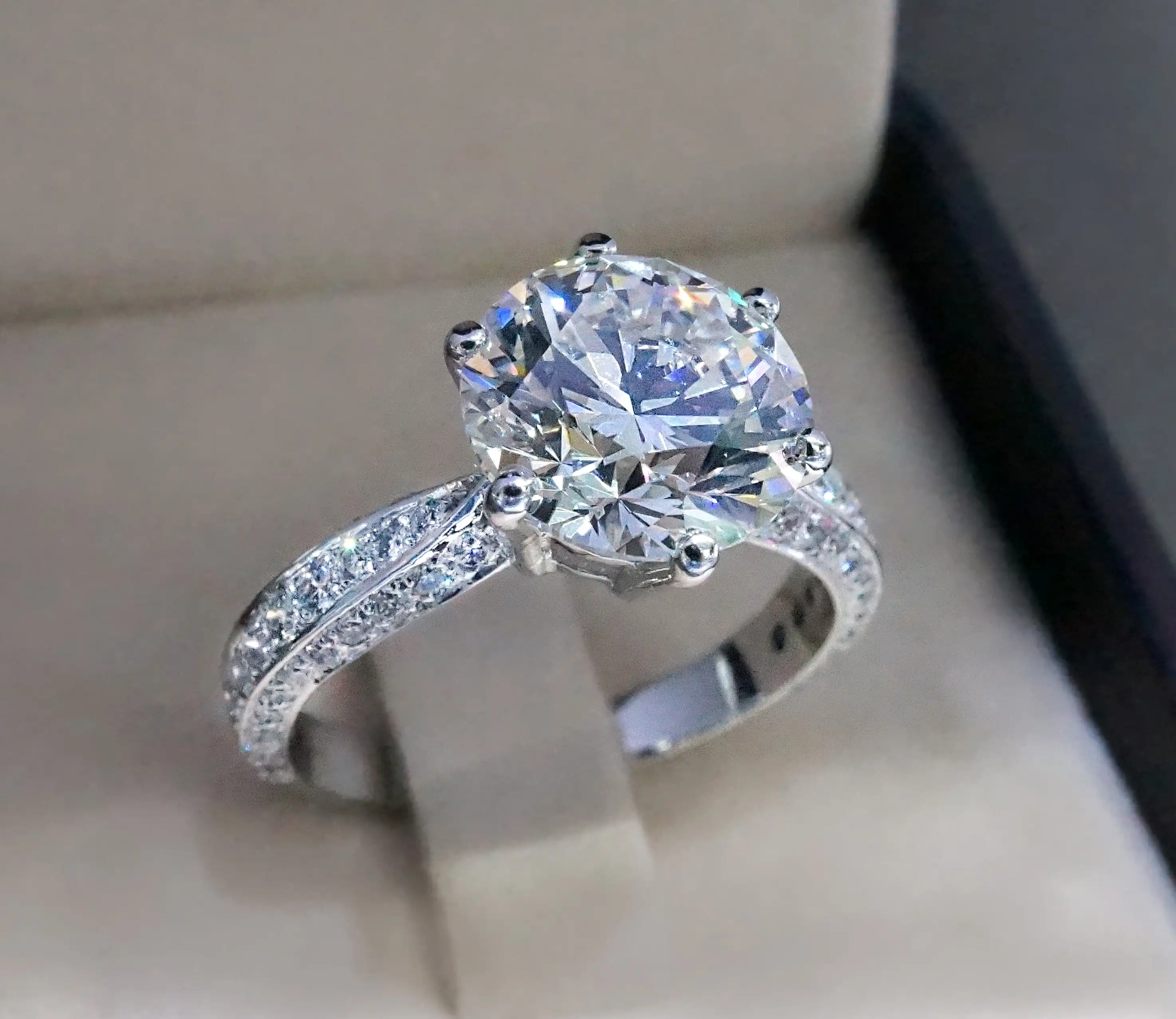 Round Diamond Engagement Rings, Lab Grown