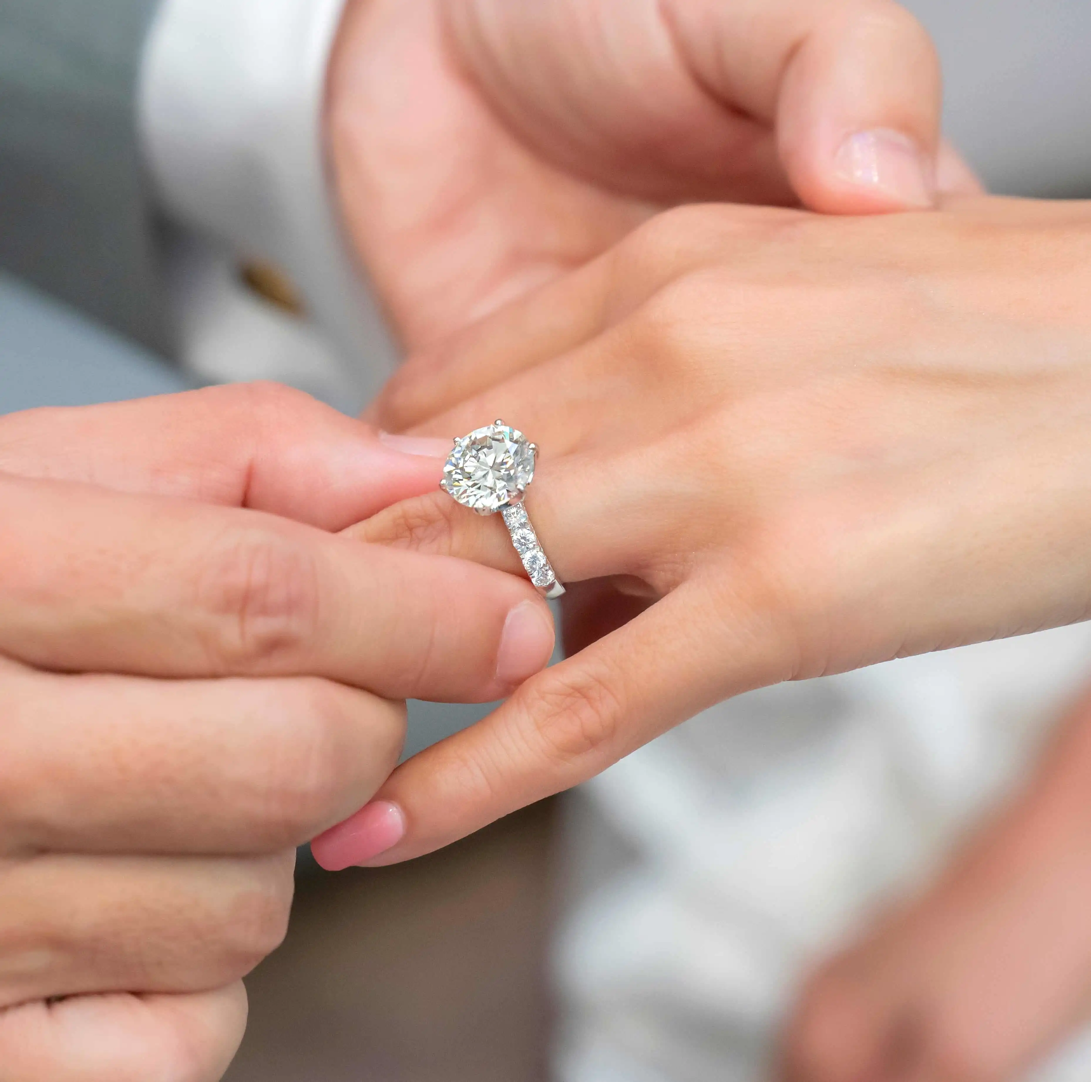 Round Diamond Engagement Rings, Lab Grown